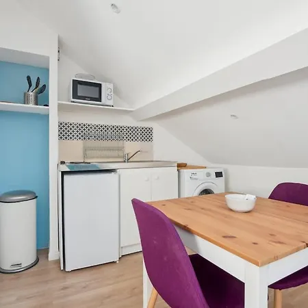 아파트 Chic With Parking In