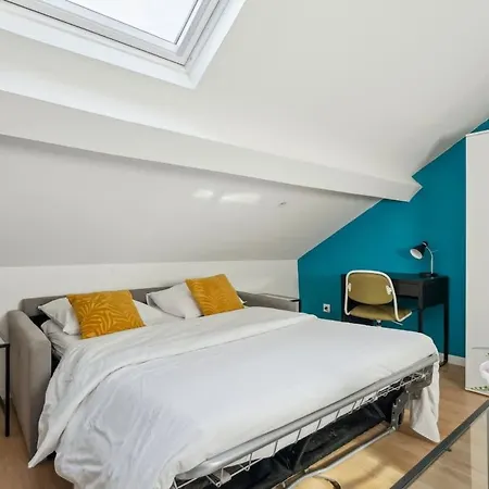 Chic With Parking In