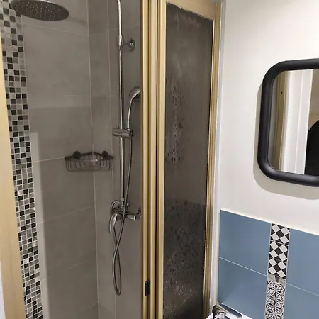 Chic With Parking In Apartment *