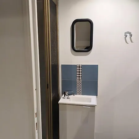 Chic With Parking In Apartment